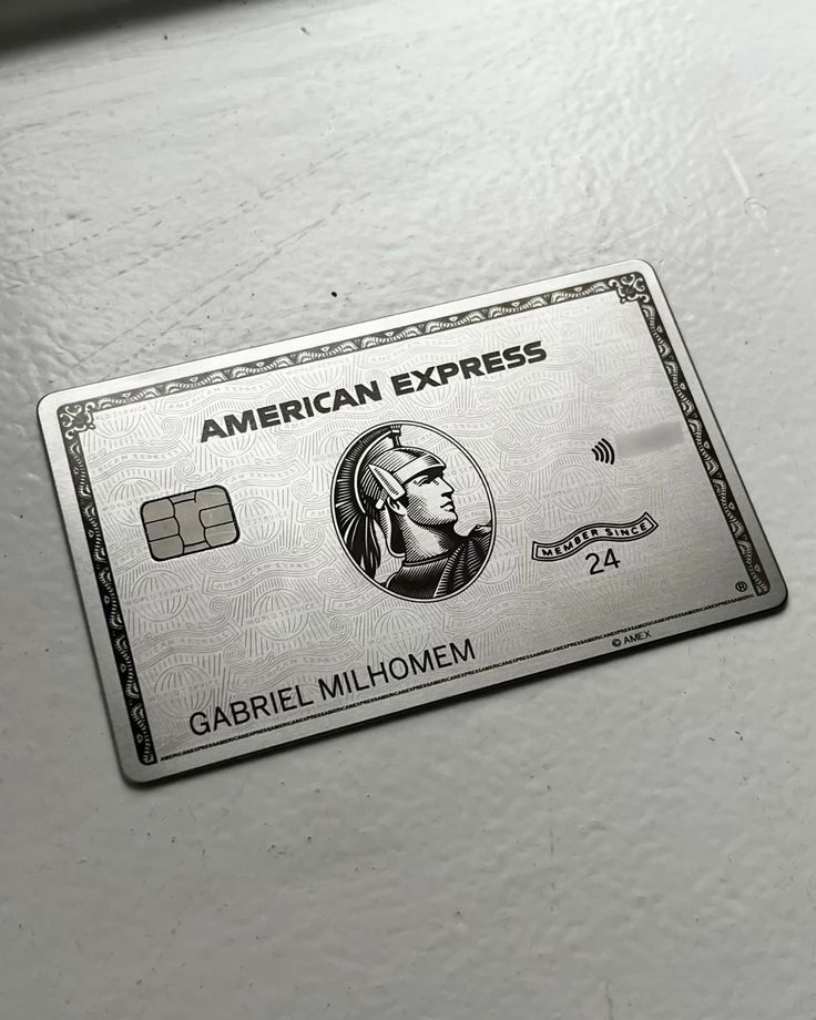 Carte AMEX Platinum avec 50 billets de 100 dollars