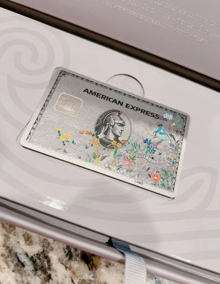 carte AMEX PLATINUM FLOWE avec 50 billets de 100 dollars